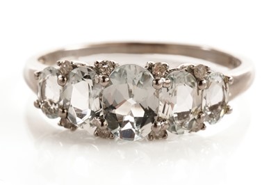 Lot 120 - An aquamarine and diamond ring
