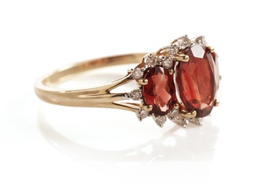 Lot 122 - A garnet and diamond dress ring