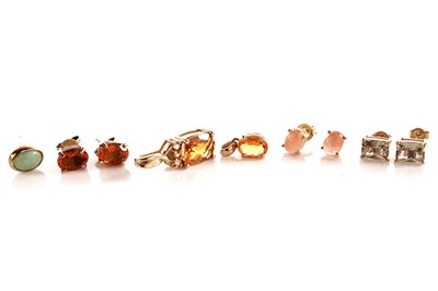 Lot 139 - A selection of coloured stone set gold jewellery