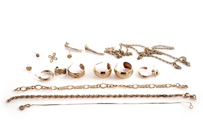 Lot 103 - A selection of 9ct gold jewellery