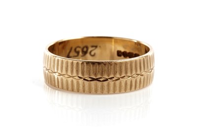 Lot 180 - An 18ct yellow gold wedding band