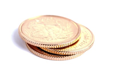 Lot 1201 - Three UK QEII gold half sovereigns