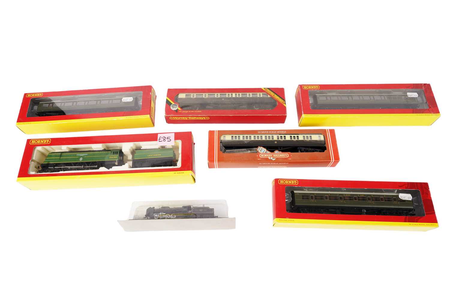Lot 56 - A collection of Hornby and one other 00-gauge carriages