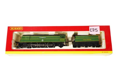 Lot 56 - A collection of Hornby and one other 00-gauge carriages