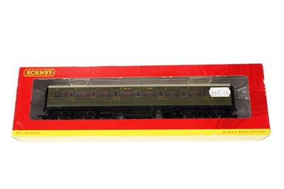 Lot 56 - A collection of Hornby and one other 00-gauge carriages