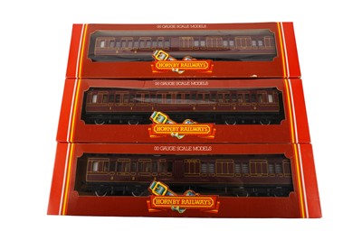 Lot 63 - ﻿﻿A collection of Hornby Railways 00-gauge locomotives and rolling stock