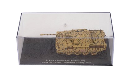 Lot 128 - A collection of twenty-two cased DeAgostini diecast scale model tanks
