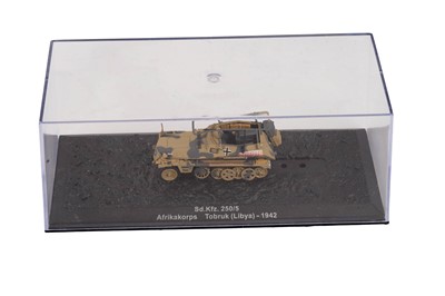 Lot 128 - A collection of twenty-two cased DeAgostini diecast scale model tanks