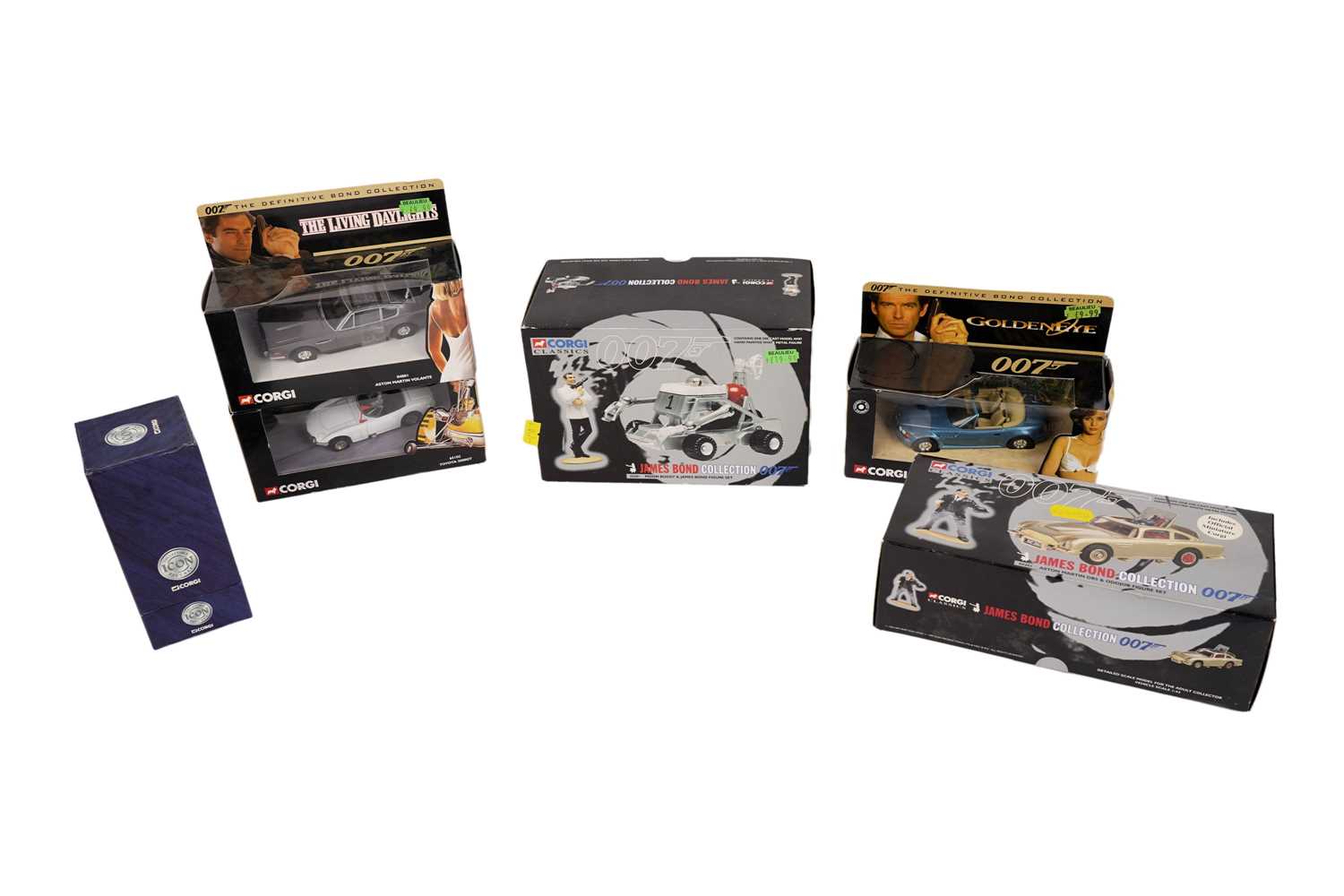 Lot 170 - A collection of Corgi diecast James Bond vehicles and figurine