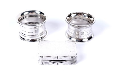 Lot 1037 - A silver snuff box; and napkin rings