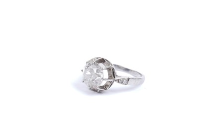 Lot 683 - A solitaire diamond ring