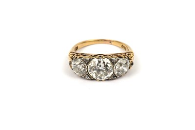 Lot 726 - A Victorian three stone diamond ring