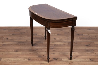 Lot 84 - An Edwardian inlaid and banded mahogany games table