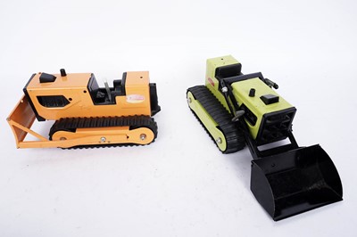 Lot 186 - Six Tonka toy vehicles; and other toys