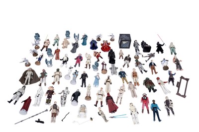 Lot 316 - A collection of loose Star Wars action figures and accessories