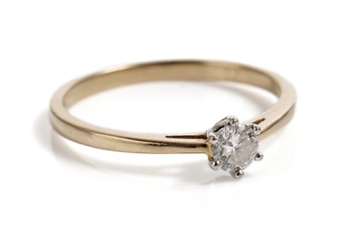 Lot 657 - A solitaire diamond ring