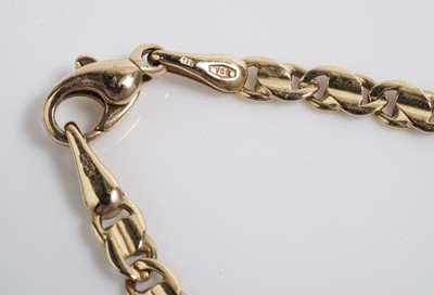 Lot 695 - An Italian 18ct yellow gold fancy link chain necklace