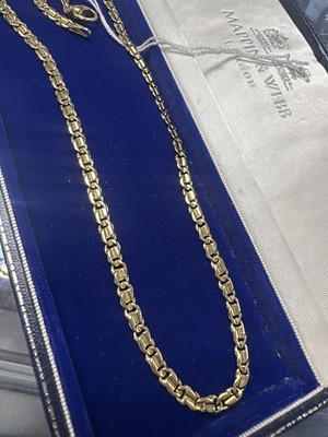 Lot 695 - An Italian 18ct yellow gold fancy link chain necklace
