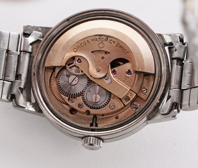 Lot 520 - Omega: a stainless-steel cased wristwatch
