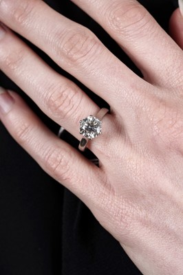 Lot 691 - A single stone solitaire diamond ring