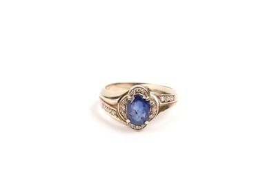Lot 809 - A sapphire and diamond cluster ring