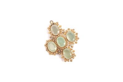 Lot 692 - A late 18th/early 19th Century Portuguese gold filigree, chrysoprase and diamond brooch/pendant