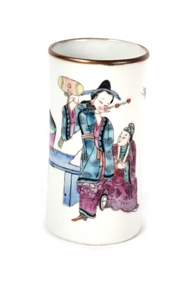 Lot 880 - A Chinese famille rose small vase