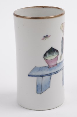 Lot 880 - A Chinese famille rose small vase