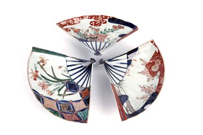 Lot 360 - Three Japanese fan serving dishes
