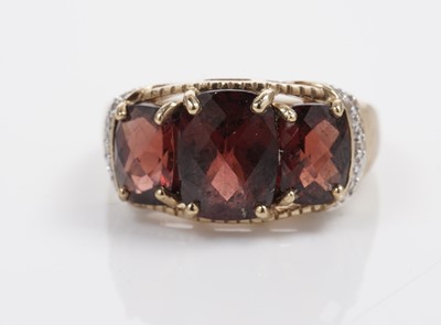 Lot 607 - A garnet and diamond dress ring