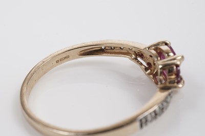 Lot 611 - A ruby and diamond dress ring