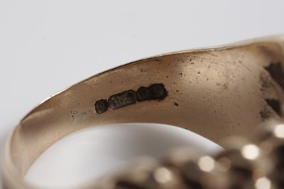 Lot 639 - A 9ct yellow gold dress ring