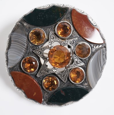 Lot 668 - A selection of Scottish silver jewellery