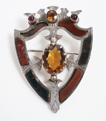 Lot 668 - A selection of Scottish silver jewellery