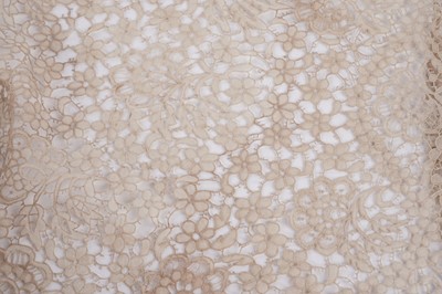 Lot 1520 - 1930s Honiton style lace
