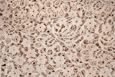 Lot 1520 - 1930s Honiton style lace