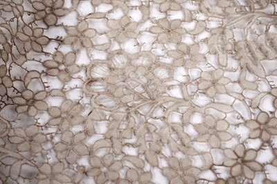 Lot 1520 - 1930s Honiton style lace