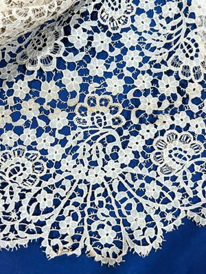 Lot 1520 - 1930s Honiton style lace