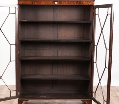 Lot 454 - An early 20th Century mahogany bookcase