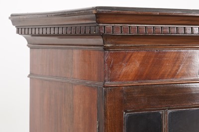 Lot 454 - An early 20th Century mahogany bookcase