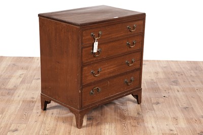 Lot 418 - A Georgian style mahogany chest of drawers