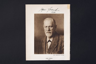 Lot 319 - A Sigmund Freud signed and dated book plate portrait
