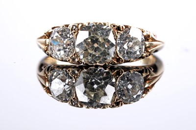 Lot 701 - A Victorian three stone diamond ring