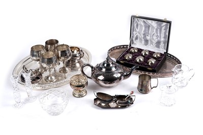 Lot 433 - A selection of 20th Century and later silver plated ware and cut glass