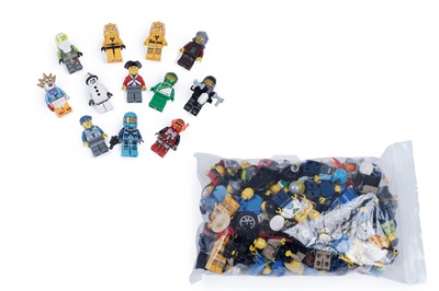 Lot 10 - A selection of LEGO Minifigures and accessories