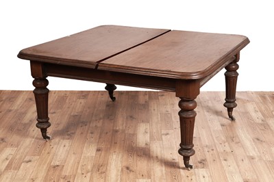 Lot 492 - A Victorian mahogany extending dining table