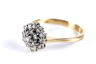 Lot 705 - A diamond cluster ring