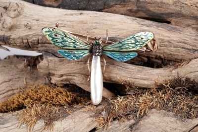 Lot 707 - A late Victorian dragonfly brooch