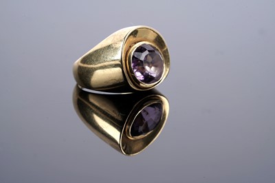 Lot 708 - A modern design amethyst ring