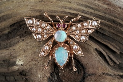 Lot 710 - A butterfly brooch